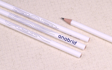 Round white lacquered pencil with fine printing motif