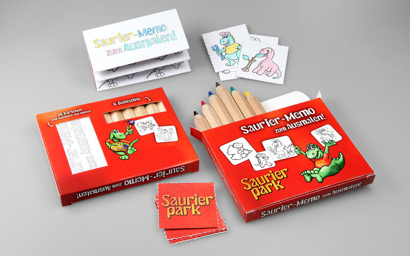 Jumbo Mal und Spiel Set mit Saurier Motiven und individueller Memo-Kärtchen Rückseite